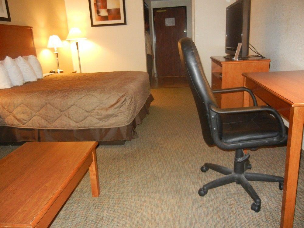 Days Inn By Wyndham Phenix City Near Fort Moore Exterior foto
